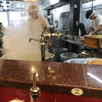 豚骨醤油ラーメン 王道家 - 社長自ら麺上げ