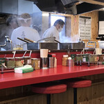 豚骨醤油ラーメン 王道家 - 戦闘開始前という感じ