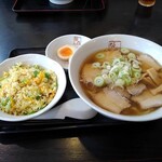 喜多方ラーメン 坂内 - 料理写真:喜多方ラーメン半チャーハンセット