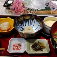 対馬のどぐろとイカ活き造り 博多 魚蔵 都ホテル店 - 