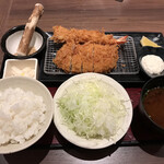 とんかつ 新宿さぼてん - 熟成ロースと大海老御膳 1280えん税別