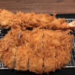 Tonkatsu Shinjuku Saboten Sendai Serubate Rasuten - 熟成ロースと大海老フライ