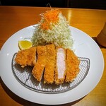 魚活撰豚 とんかつ 二代目 星将 - 単品特上ロース130g！やっぱトンカツ屋さんでしょうか？綺麗でサクッとした衣とジューシーな肉！