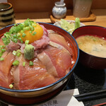 ふく佐屋 - ブリ卵黄のせ　脂が乗って美味しい