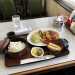 白牡丹 - とんかつ定食　９００円（税込）