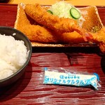 Maruha Shokudou - エビフライ定食です、ビュッフェ付きで税込約2000円は超安ーい!