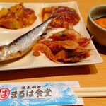 Maruha Shokudou - ビュッフェコーナーの料理類です、食べ放題なのが嬉しいです。