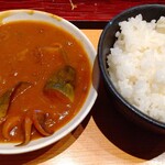 まるは食堂 - ビュッフェコーナーのイカカレーです。