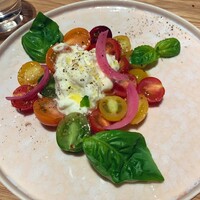 AWkitchen figlia 渋谷スクランブルスクエア - カラフルトマトとモッツァレラチーズのカプレーゼ