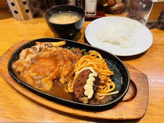 アレックス - Bランチ チキン生姜焼 カニコロッケ ライス、みそ汁付（1,080円）