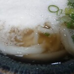 本陣うどん - ・いかにも昆布が強そうな汁