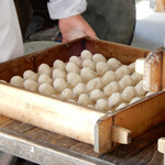 八景店 - 蒸す前のそば饅頭