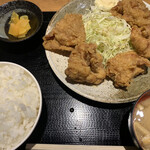 Karaage Semmonten Torikko - からあげ定食 ¥638   （ご飯大盛無料）