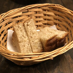 イル ニード デル パスト - パン