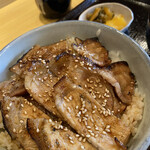 炭火豚丼 豚元 - 