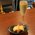 俺のイタリアン marche - 2012.7 ゾエミ・ド・スーザ ブリュット（840円）、アミューズ（315円）のパルミジャーノ