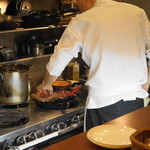 俺のイタリアン marche - 2012.7 カウンターの目の前に厨房があります