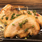 肉汁餃子のダンダダン - 自家製炙りチャーシュー