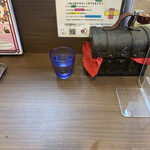 つけめん さなだ - この間仕切りの間隔だけがイカン！もうちょっと広くしてよ〜