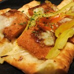 三代目網元魚鮮水産 - 赤天ピザ