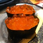 磯のがってん寿司 - いくら軍艦 330円