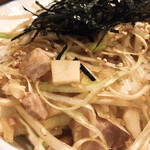横浜家系ラーメン 池袋商店  - ネギチャ丼のチャーシューはサイコロ状
