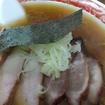 支那ソバ かづ屋 - チャーシューアップ