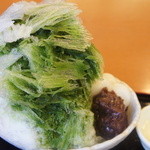 かき氷(抹茶あずき・1050円）に練乳と白玉（各100円）のトッピング♥
