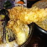 桃栗 - 小天丼ながら特大の海老天！