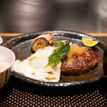 鉄板料理 かめだ - ハンバーグランチ(サラダ、ご飯、お味噌汁、お新香、アイスorコーヒー)