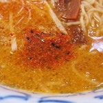 ラーメン とんとん - 唐辛子は、七味でした。