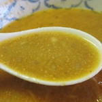 ラーメン とんとん - 最後の方は普通の味噌ラーメン風のスープ