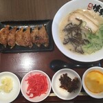 博多ん丸 イオンモールつくば店 - 博多とんこつラーメン（￥590）+餃子セット（￥270）
