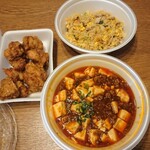 餃子酒家 金澤 - チャーシューチャーハン、麻婆豆腐、鶏の唐揚げ(麻婆豆腐のサービス)