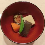 日本料理　盛一 - 鰆西京焼き 1000円 の茄子、人参、インゲン、蒟蒻、高野豆腐の煮物