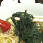 四宮軒 - 新名物！あさりラーメン（ほうれん草麺）。ほうれん草麺・リフト2012.7.23