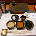Sushisho Nomura - 葉ワサビ、酢味噌、のむら特製出汁醤油、ポン酢、梅肉、塩、黒胡麻、ワカメ、 和らぎ水は霧島の水