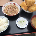 うおたみ - モツ煮（ネギ抜き）とハンペンフライ定食　1000円