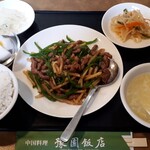 豫園飯店 - ランチ　青椒牛肉絲定食　950円