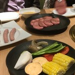 天壇  桂五条店 - 並ぶ皿