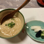 ご馳走 青柳 - ネギを散らしてお新香と一緒に提供してくれました