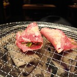 炭火焼肉 ふるかわ - 上タン…ネギ巻いて焼いてます