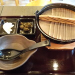 Zousuiya Sansuke - 「秋鮭の親子ときのこのクリーム雑炊」（1150円＋税）冬の日本家屋で食べている気分になれます