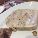 Abats - 豚バラ肉のリエットは少し温度が上がってきたらバゲットに塗っていただきます