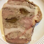 Abats - リドヴォーと地鶏のテリーヌ　なんじゃこりゃぁ！っていうほどの旨さです　あったら是非書いましょう