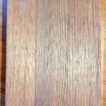 Abats - 木の床に見えますが（笑）拡大すると・・・ワインの木箱なんでした