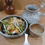 Teuchi Soba Kosuge - 菊姫熱燗とお通しのイカ天の出汁餡かけ