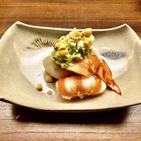 木山 - 車海老のずんだ豆和え～車海老の紅白とずんだ豆のグリーンが色鮮やかで見た目も綺麗な逸品。