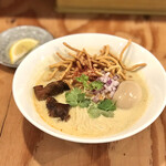 銀界拉麺 - カレーのラーメン 味玉、カリカリ麺増し