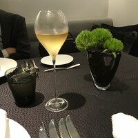 Élan - シャンパーニュで乾杯